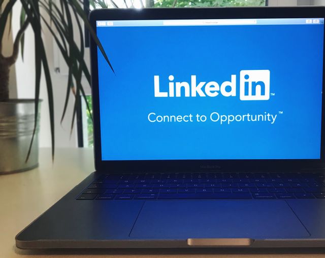 Linkedin Bagikan Tips Posting Konten Efektif