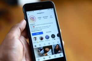 Instagram Menambahkan Fitur Tambah Lagu di Konten Lama
