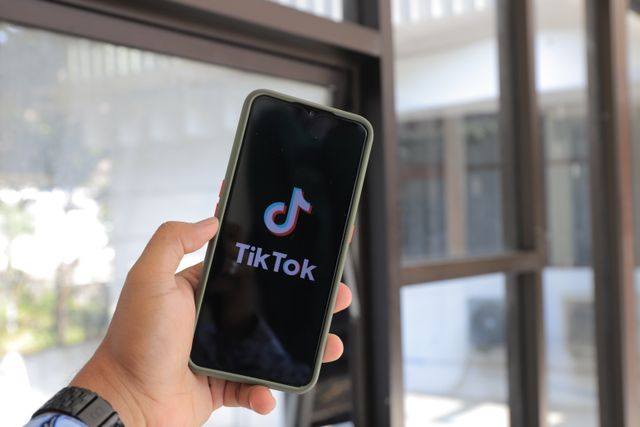 Tiktok Rilis Asisten Belanja AI dan Kemudahan Checkout